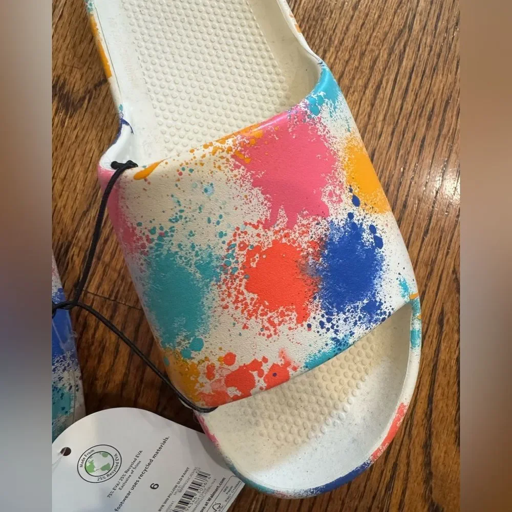 NWT New WONDER NATION Pillow Squishy Slide Sandals White Paint Spray Girl 6